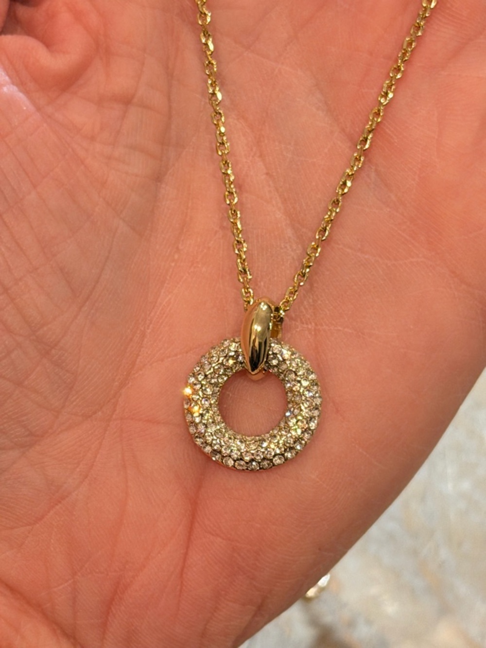 Kendra Scott Gold Pave Round Pendant Necklace NWOT
